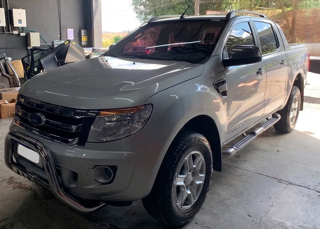 Ford Ranger após reparo de funilaria e pintura em Arujá (depois)